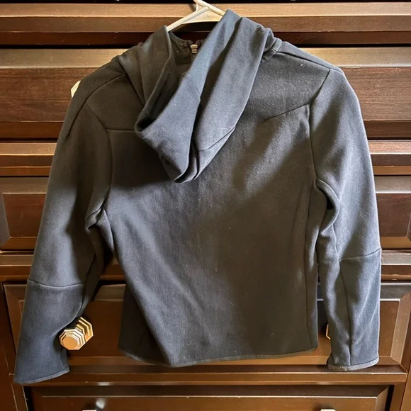 Nike Sportswear Tech Fleece
Big Kids' Full-Zip Hoodie - Picture 2 of 3